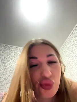 Tatti-Go online show from December 15, 2025, 3:40 pm