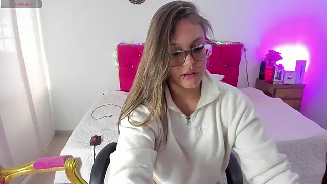 Snapshot of SofiaJoness_ chatting on March 14, 2025, 7:12 pm SofiaJoness online show from March 14, 2025, 7:12 pm