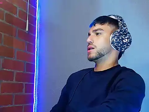 Snapshot of Leandro_valenzuela chatting on November 17, 2025, 7:45 am Leandro valenzuela online show from November 17, 2025, 7:45 am