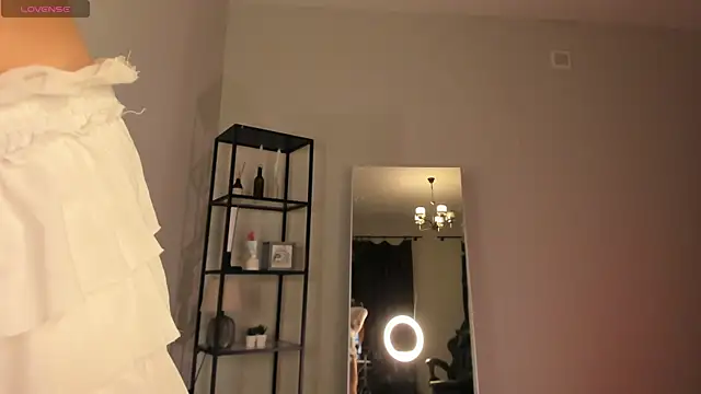 elfinvibes online show from October 3, 2025, 6:15 am