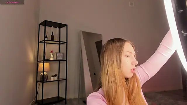 elfinvibes online show from September 18, 2025, 6:05 am