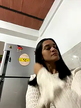 Snapshot of Biancasantillana chatting on October 16, 2025, 10:18 pm Biancasantillana online show from October 16, 2025, 10:18 pm