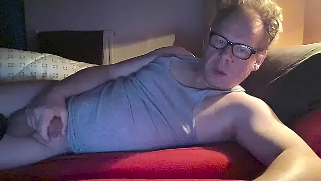 kinkyslet8 online show from December 22, 2025, 8:14 am