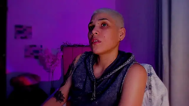 Charlee pink online show from February 25, 2026, 4:45 am