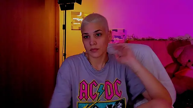 Charlee pink online show from April 8, 2026, 1:07 am