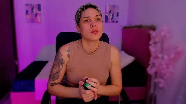 Charlee pink online show from November 11, 2025, 5:19 pm