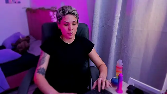 Charlee pink online show from November 29, 2025, 4:56 am