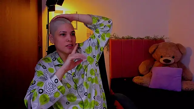 Charlee pink online show from April 4, 2026, 1:39 pm