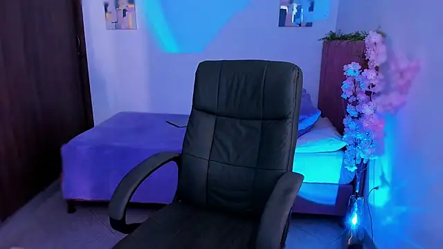 Charlee pink online show from December 18, 2025, 5:50 pm