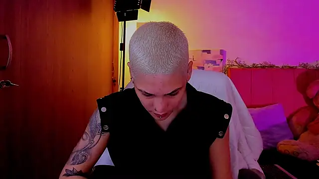 Charlee pink online show from April 8, 2026, 5:58 pm