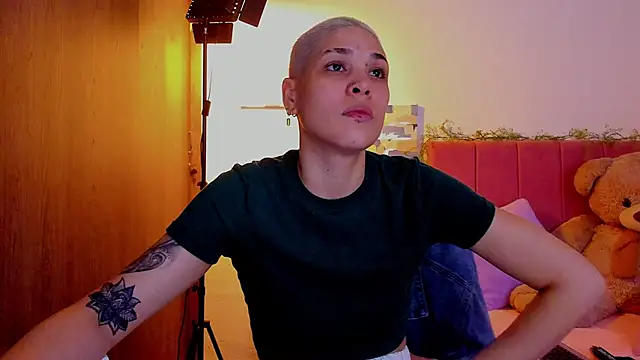 Charlee pink online show from March 21, 2026, 8:24 pm