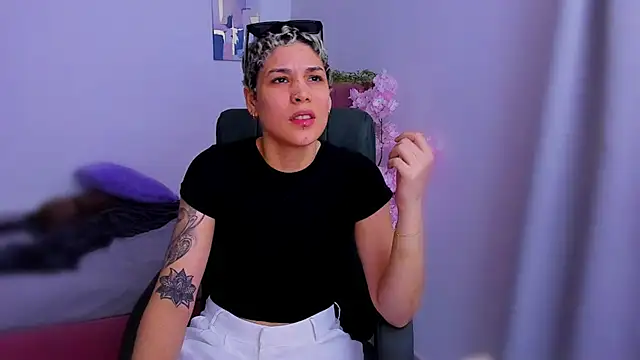 Charlee pink online show from November 18, 2025, 8:56 pm