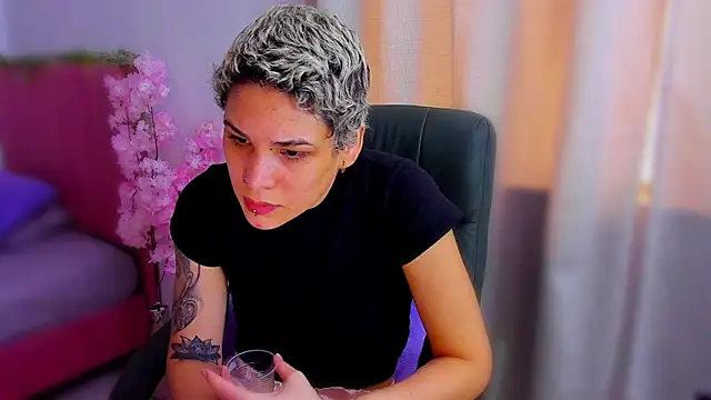 Charlee pink online show from November 19, 2025, 3:34 pm