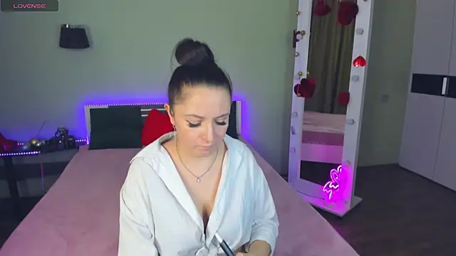 Snapshot of AngellLika chatting on September 20, 2025, 12:32 pm AngellLika online show from September 20, 2025, 12:32 pm
