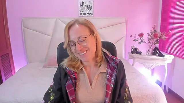 Snapshot of SammySanders chatting on June 18, 2026, 12:54 pm SammySanders online show from June 18, 2026, 12:54 pm