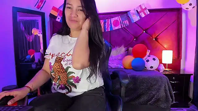 Julietacollins06 online show from July 17, 2026, 4:15 pm