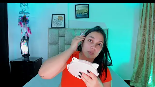 brianaGuzman online show from May 19, 2026, 6:37 pm