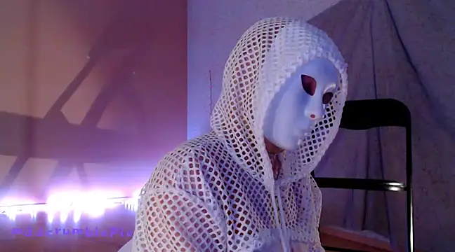 Snapshot of madcrumblepie chatting on March 6, 2025, 8:27 pm madcrumblepie online show from March 6, 2025, 8:27 pm
