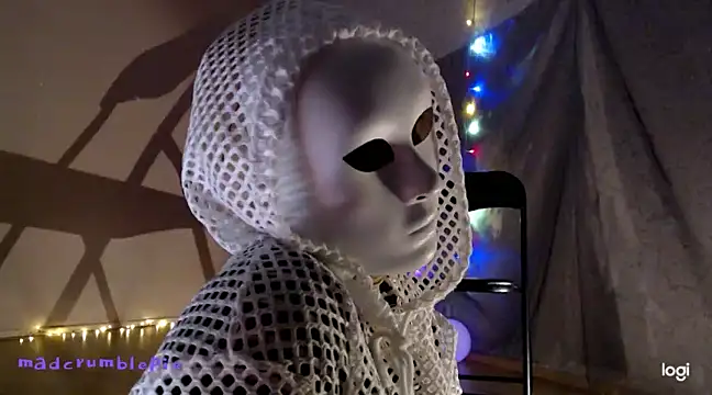 Snapshot of madcrumblepie chatting on January 5, 2025, 7:39 pm madcrumblepie online show from January 5, 2025, 7:39 pm