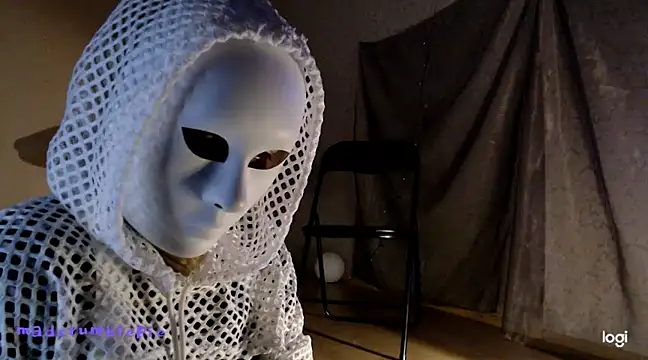 Snapshot of madcrumblepie chatting on December 22, 2024, 8:03 pm madcrumblepie online show from December 22, 2024, 8:03 pm