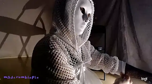 Snapshot of madcrumblepie chatting on December 15, 2024, 6:04 pm madcrumblepie online show from December 15, 2024, 6:04 pm