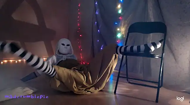 Snapshot of madcrumblepie chatting on January 19, 2025, 8:30 pm madcrumblepie online show from January 19, 2025, 8:30 pm