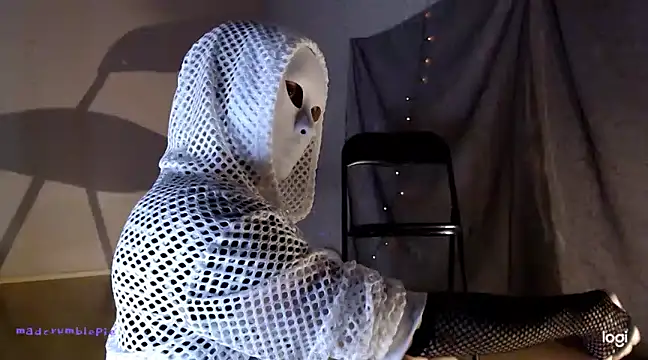 Snapshot of madcrumblepie chatting on December 9, 2024, 8:23 pm madcrumblepie online show from December 9, 2024, 8:23 pm