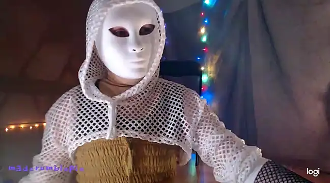 Snapshot of madcrumblepie chatting on January 20, 2025, 9:11 pm madcrumblepie online show from January 20, 2025, 9:11 pm