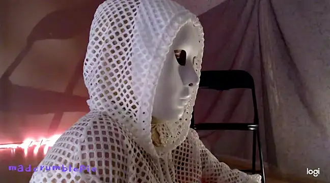 Snapshot of madcrumblepie chatting on February 28, 2025, 8:50 pm madcrumblepie online show from February 28, 2025, 8:50 pm