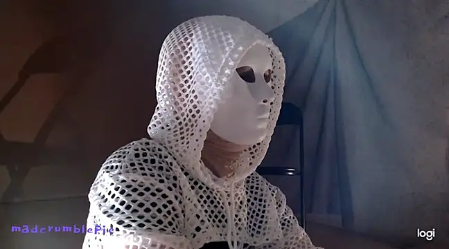 Snapshot of madcrumblepie chatting on January 21, 2025, 8:32 pm madcrumblepie online show from January 21, 2025, 8:32 pm