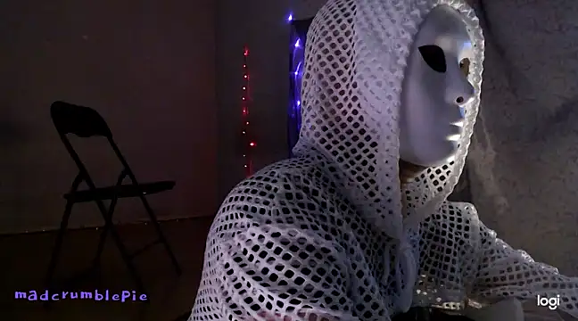 Snapshot of madcrumblepie chatting on January 9, 2025, 7:40 pm madcrumblepie online show from January 9, 2025, 7:40 pm