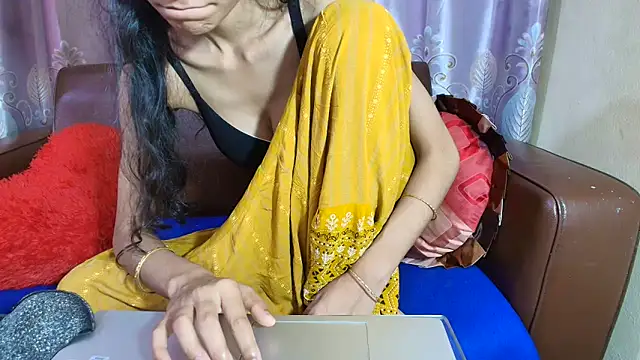 Snapshot of Srabontii chatting on February 19, 2026, 11:34 pm Srabontii online show from February 19, 2026, 11:34 pm