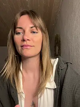 Snapshot of Milla__one chatting on March 11, 2025, 5:13 pm Milla one online show from March 11, 2025, 5:13 pm