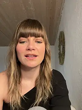 Snapshot of Milla__one chatting on February 13, 2025, 11:28 am Milla one online show from February 13, 2025, 11:28 am