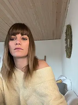 Snapshot of Milla__one chatting on February 6, 2025, 9:32 am Milla one online show from February 6, 2025, 9:32 am