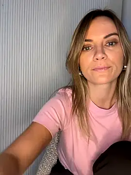 Snapshot of Milla__one chatting on November 28, 2025, 10:26 am Milla one online show from November 28, 2025, 10:26 am