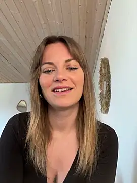 Snapshot of Milla__one chatting on March 6, 2025, 7:58 am Milla one online show from March 6, 2025, 7:58 am