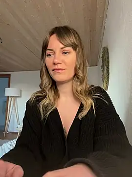 Snapshot of Milla__one chatting on February 18, 2025, 4:25 pm Milla one online show from February 18, 2025, 4:25 pm