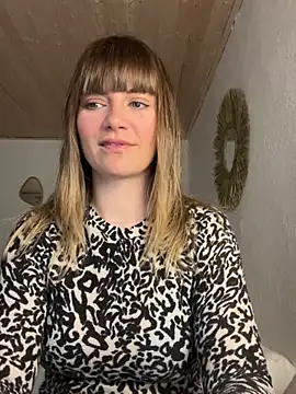 Snapshot of Milla__one chatting on February 4, 2025, 10:00 am Milla one online show from February 4, 2025, 10:00 am