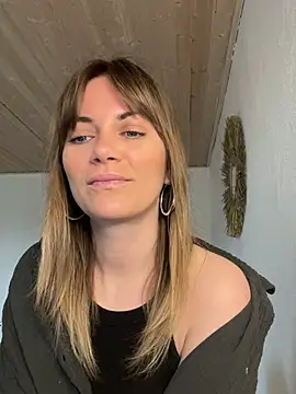 Snapshot of Milla__one chatting on March 11, 2025, 8:19 am Milla one online show from March 11, 2025, 8:19 am