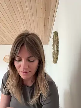 Snapshot of Milla__one chatting on March 7, 2025, 11:18 am Milla one online show from March 7, 2025, 11:18 am