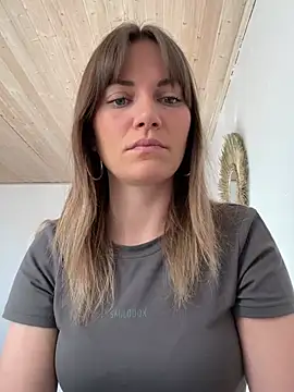 Snapshot of Milla__one chatting on March 18, 2025, 3:33 pm Milla one online show from March 18, 2025, 3:33 pm