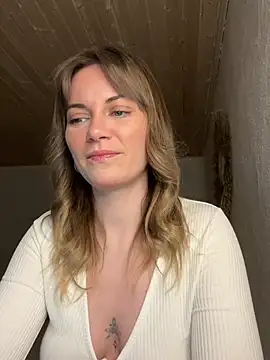 Snapshot of Milla__one chatting on February 20, 2025, 6:35 pm Milla one online show from February 20, 2025, 6:35 pm