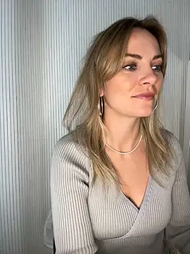 Snapshot of Milla__one chatting on September 22, 2025, 10:32 am Milla one online show from September 22, 2025, 10:32 am