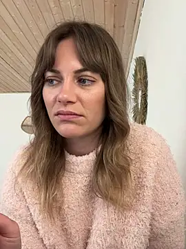 Snapshot of Milla__one chatting on February 19, 2025, 11:17 am Milla one online show from February 19, 2025, 11:17 am