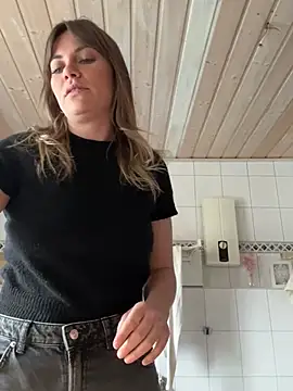 Snapshot of Milla__one chatting on February 26, 2025, 12:27 pm Milla one online show from February 26, 2025, 12:27 pm