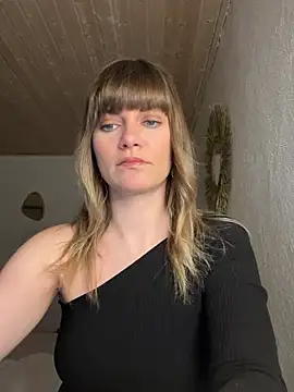 Snapshot of Milla__one chatting on February 13, 2025, 4:39 pm Milla one online show from February 13, 2025, 4:39 pm