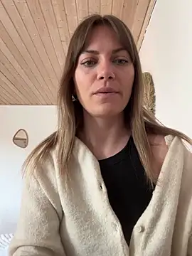 Snapshot of Milla__one chatting on March 10, 2025, 9:56 am Milla one online show from March 10, 2025, 9:56 am