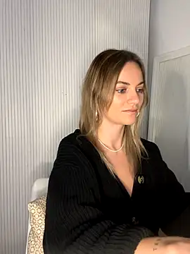 Snapshot of Milla__one chatting on November 19, 2025, 7:52 am Milla one online show from November 19, 2025, 7:52 am