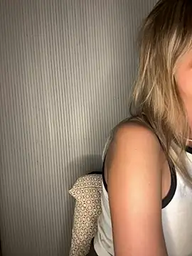 Snapshot of Milla__one chatting on September 19, 2025, 7:18 pm Milla one online show from September 19, 2025, 7:18 pm